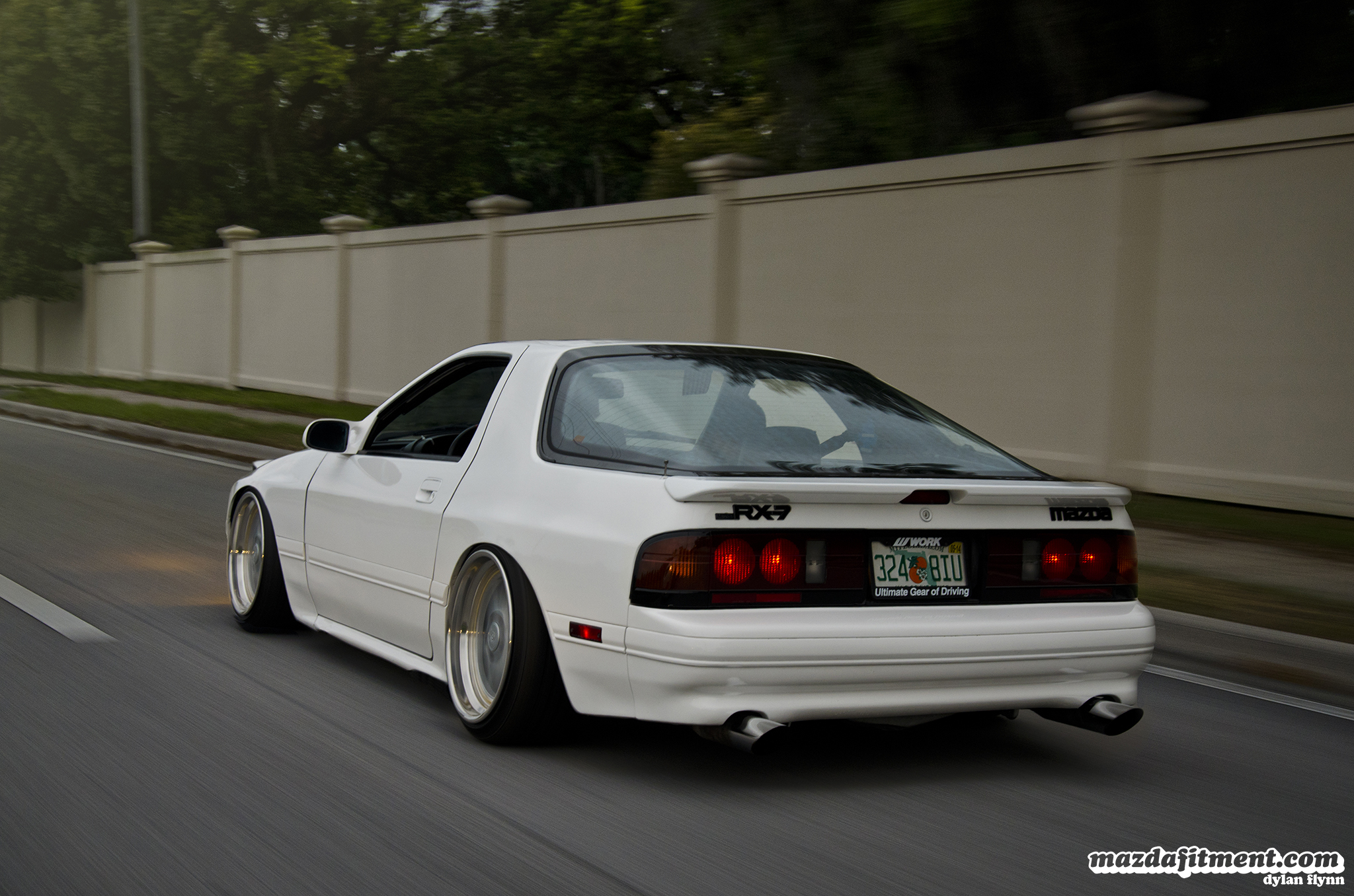 This can be seen with Luis Diaz’s 1991 Crystal White Mazda RX-7 FC3S GTU. 