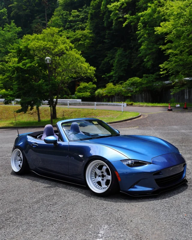 ND Roadster looking so good on Brushed Silver Work Meister S1s.
👤: @i_k_c_rs13 
📷: @yuuya_nd13 
.
.
.
#mazdafitment #mazda #fitment #mazdamiata #miata #mx5 #roadster #ndmiata #ndmx5 #slammed #stance #lowstyle #workwheels #workmeister #mazdaspeed #nd5rc #jdm #cars #automotive #freshestmazdasintheworld